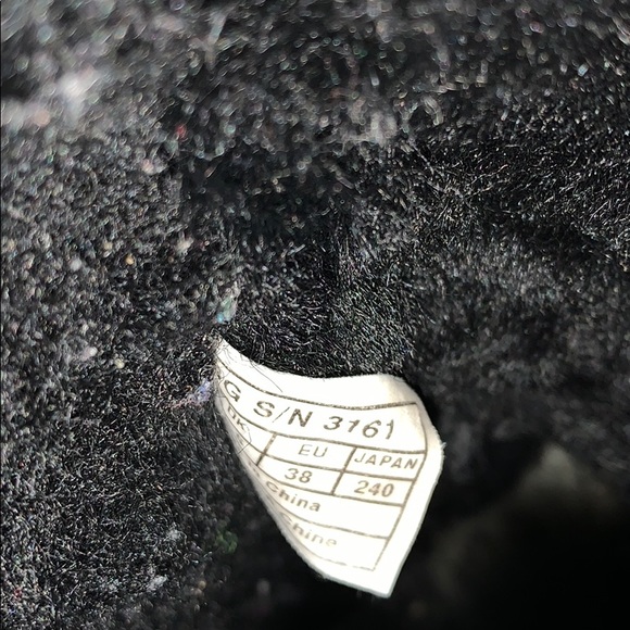 Black sequin UGG boots - Picture 3 of 3